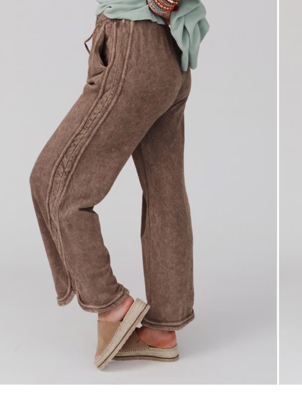 Relaxed Wide-Leg Drawstring Pants in Brown